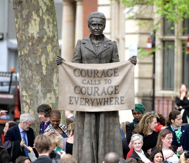 Pred britanskim parlamentom prvi spomenik posvečen ženski: sufražetki Millicent Fawcett! (foto: profimedia)