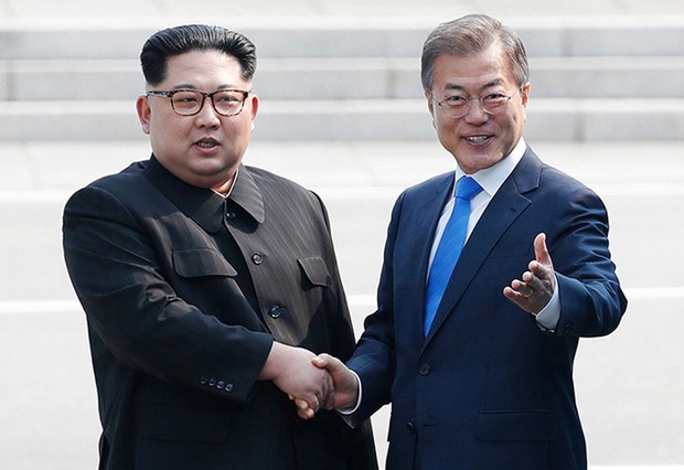 Voditelja Korej uspešno o denukearizaciji Korejskega polotoka, Merklova pa verjetno zaman na obisk k Trumpu! (foto: profimedia)