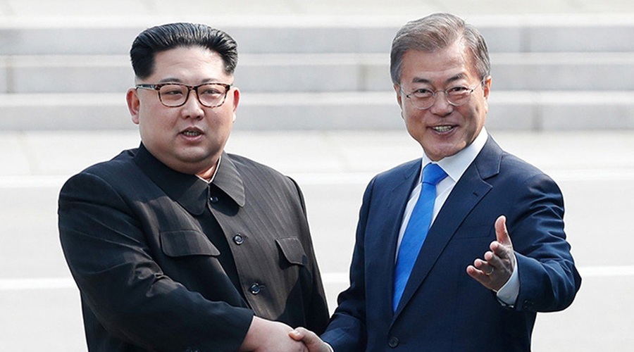 Voditelja Korej uspešno o denukearizaciji Korejskega polotoka, Merklova pa verjetno zaman na obisk k Trumpu! (foto: profimedia)