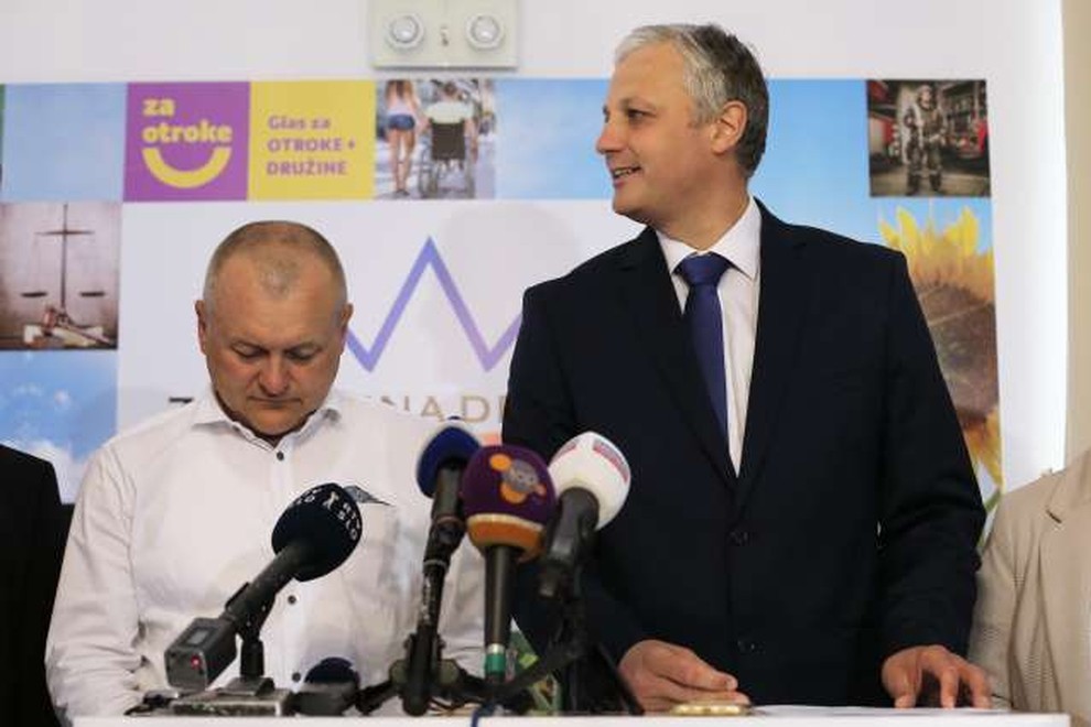Zaradi neupoštevanja spolnih kvot zavrnjene liste Združene levice, Sloge in Združene desnice!