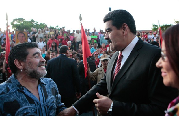 Nogometni zvezdnik Maradona podprl Madura v boju za predsedniški položaj v Venezueli (foto: profimedia)