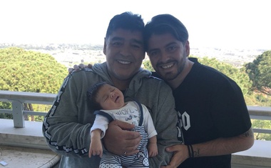 Nogometni zvezdnik Maradona podprl Madura v boju za predsedniški položaj v Venezueli