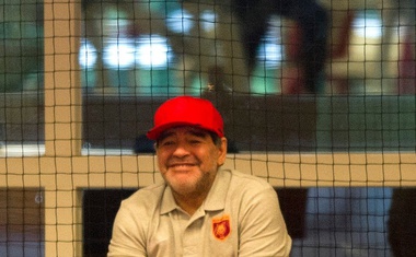 Nogometni zvezdnik Maradona podprl Madura v boju za predsedniški položaj v Venezueli