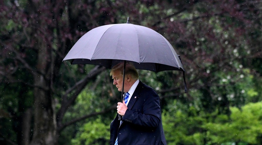 Donald Trump prepovedal poslovanje s tveganimi tujimi telekomunikacijskimi podjetji (foto: profimedia)
