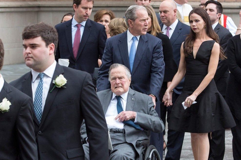 Nekdanji predsednik ZDA George Bush starejši ponovno v bolnišnici (foto: profimedia)