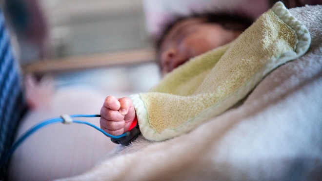 Za ošpicami v Mariboru zbolel še dojenček, poroča časnik Večer! (foto: profimedia)
