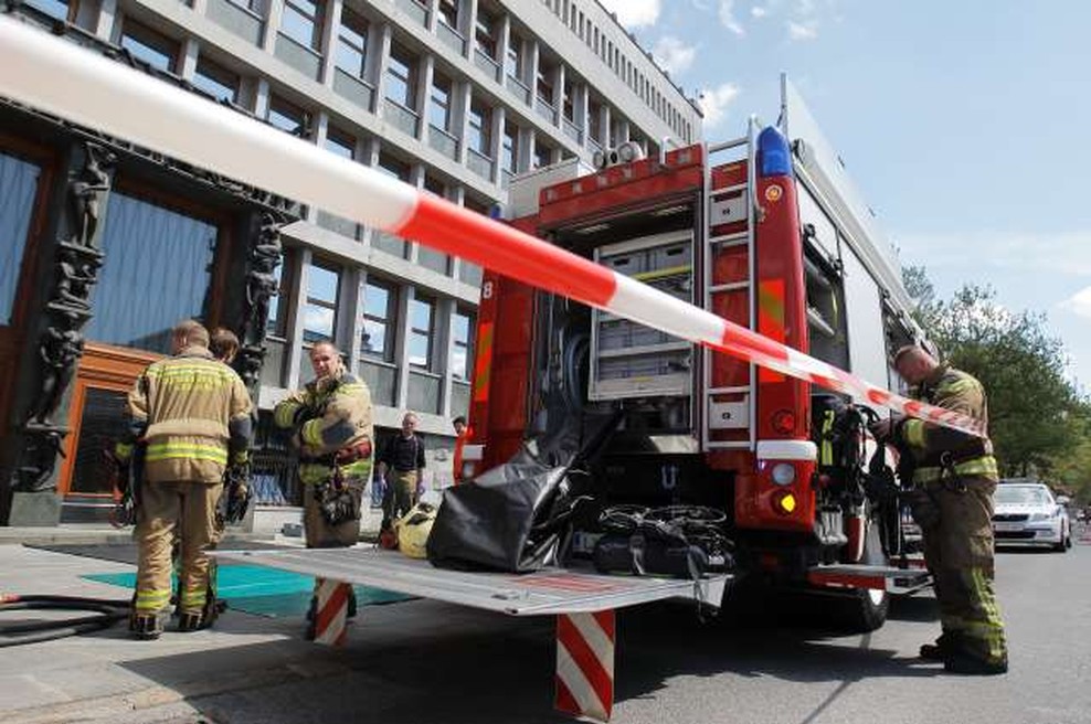 V DZ prejeli sumljivo pošiljko z belim prahom, podobne pošiljke popoldan še na druge naslove! (foto: Daniel Novakovič/STA)