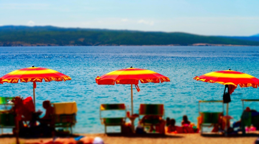 V hrvaški Crikvenici čez poletje uvedli vinjete za avtobuse z dnevnimi obiskovalci (foto: profimedia)
