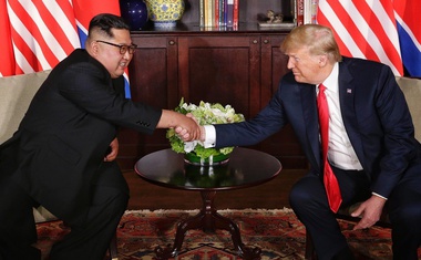 Trump in Kim v Singapurju podpisala dogovor, na Twitterju pa najbolj odmeva Trumpova šala!