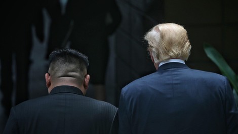 Trump in Kim v Singapurju podpisala dogovor, na Twitterju pa najbolj odmeva Trumpova šala!