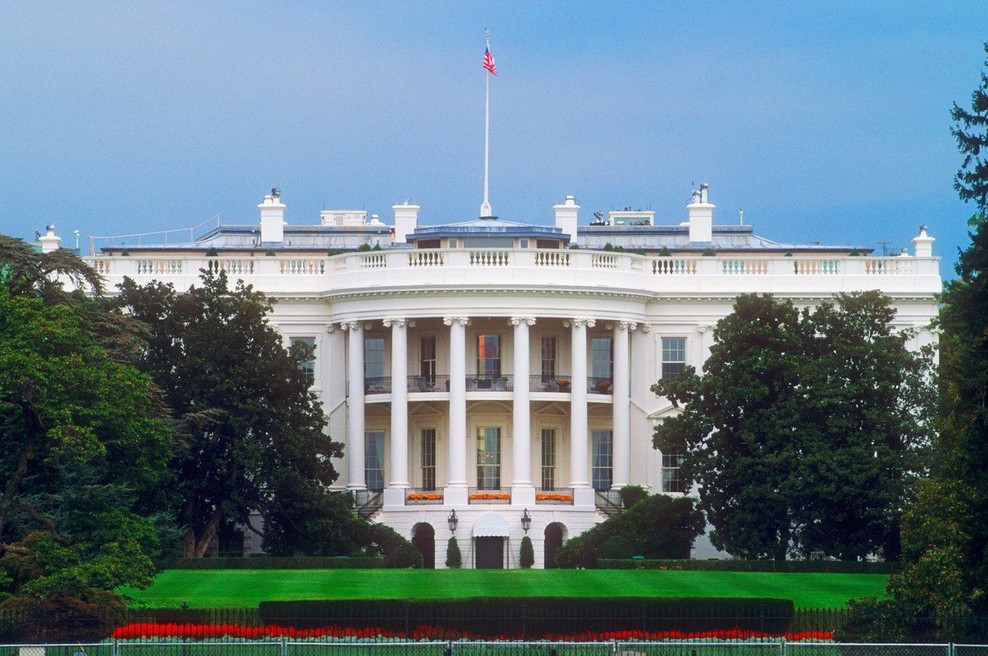 Trump pred Belo hišo posadil "Maganolijo" kot simbol novega začetka (foto: Profimedia)