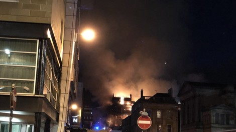 VIDEO: V Glasgowu zagorela slovita umetnostna akademija