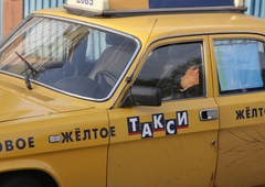 Moskva: Taksist je v množico zapeljal zaradi preutrujenosti