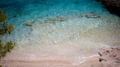 Čudovita plaža Zavala pri Jelsi
(foto: Dean Dubokovič)