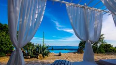 Hvarski dvori sv. Jurja, ki ležijo na vrhu otoka Hvar, so idealni za romantične
počitnice. (foto: Villa Drinković)