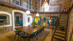 Jedilnica Vertigo Palače; razkošne sobe so zgoraj (foto: Villa Drinković)