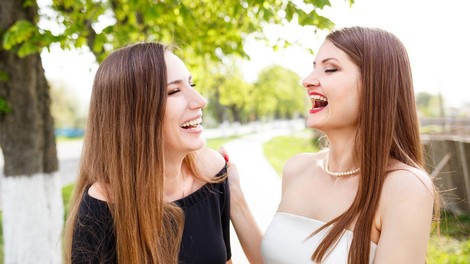 Ne boste verjeli, ampak poleti bi v resnici morali nositi obleke črne barve