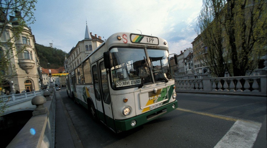 Požar na avtobusu v središču Ljubljane (foto: profimedia)