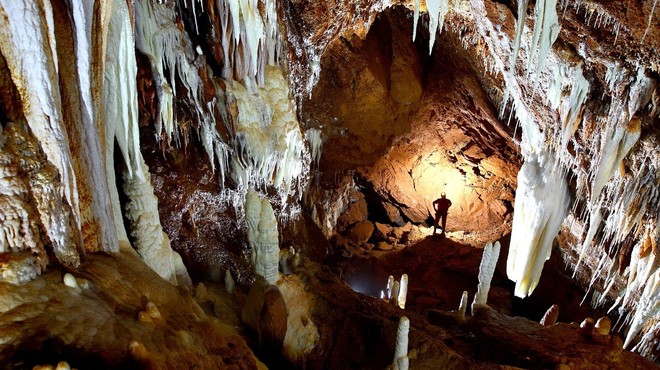 V jami pri Sežani reševalci že prišli do italijanskega jamarja! (foto: profimedia)