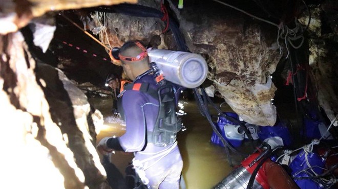 Zahtevno reševanje tajskih dečkov iz poplavljene jame! (foto: profimedia)