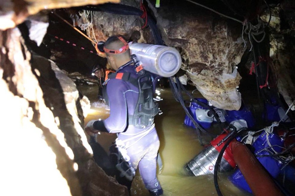 Zahtevno reševanje tajskih dečkov iz poplavljene jame! (foto: profimedia)