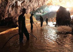 Reševanje tajskih dečkov iz poplavljene jame: 4 dečki rešeni, ostale bodo reševali v ponedeljek!