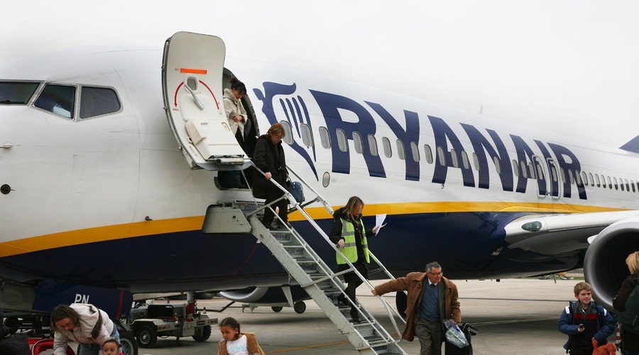 Ryanair je zaradi slabosti potnikov pristal v Nemčiji namesto v Zadru (foto: profimedia)
