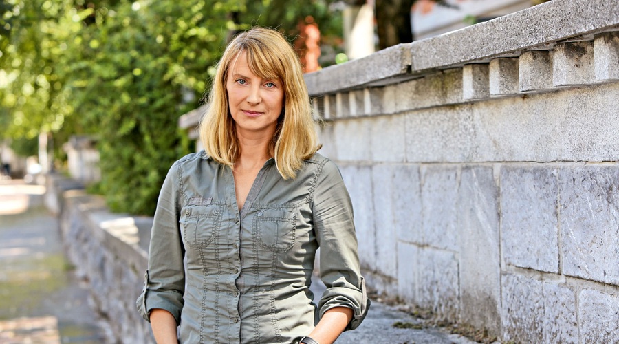 Andreja Gomboc: "Arheologi odkrivajo ostanke iz davnih časov,  astronomi pa vidimo preteklost" (foto: Helena Kermelj)
