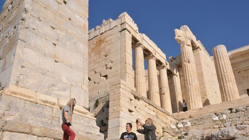 Atensko akropolo zaradi vročine predčasno zaprli za oglede