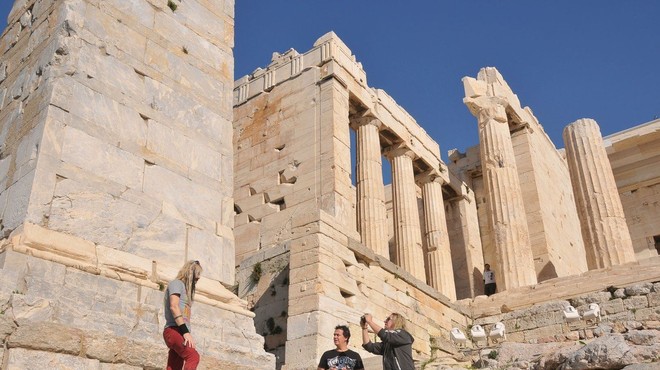 Atensko akropolo zaradi vročine predčasno zaprli za oglede (foto: profimedia)