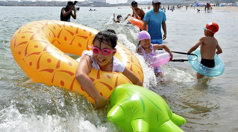 Na Japonskem po več letih znova odprli plaže v bližini Fukushime (foto: profimedia)