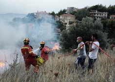 Požari v okolici Aten posledica pretrgane električne napeljave