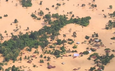 Zrušenje jezu hidroelektrarne Xepian-Xe Nam Noy v Laosu zahtevalo več deset življenj