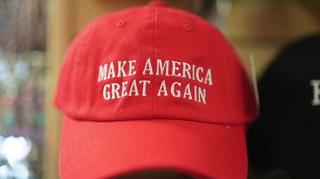 Karma na delu: Trumpove carine ovirajo uvoz njegovih kap in majic s Kitajske! (foto: profimedia)