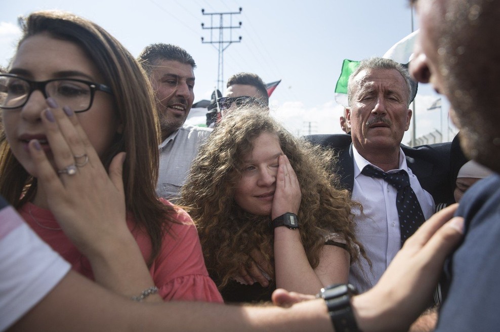 Palestinska najstnica Ahed Tamimi, ki je decembra primazala zaušnico izraelskemu vojaku, na prostosti (foto: Profimedia)