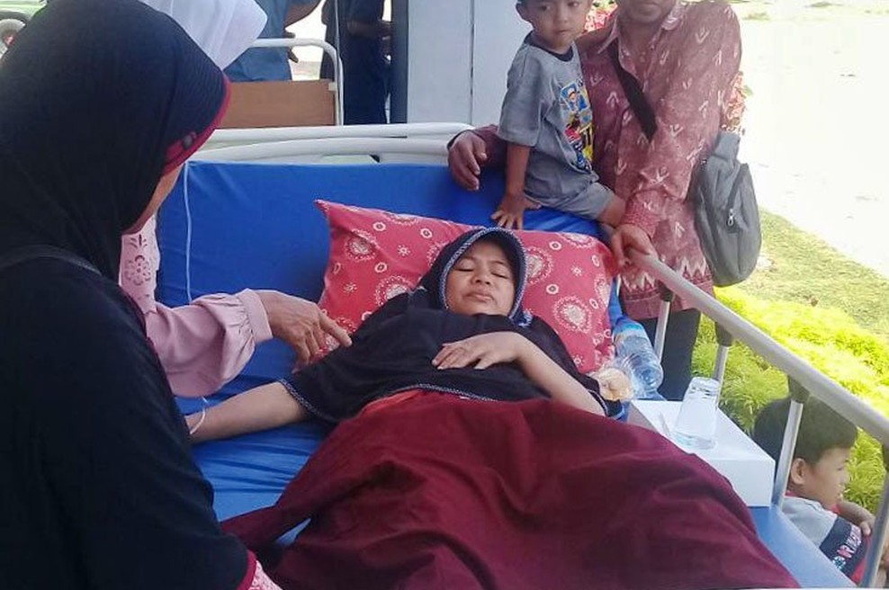 Po potresu na indonezijskem otoku Lombok je na gori ujetih več sto ljudi (foto: profimedia)