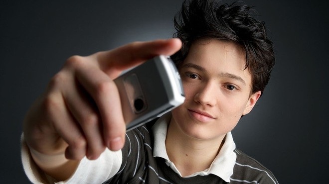 V Franciji z zakonom prepovedali pametne telefone v šolah (foto: profimedia)