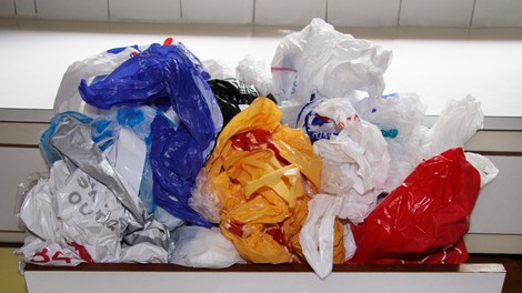 Plastične vrečke, ki močno ogrožajo čilsko okolje, so zakonsko prepovedali