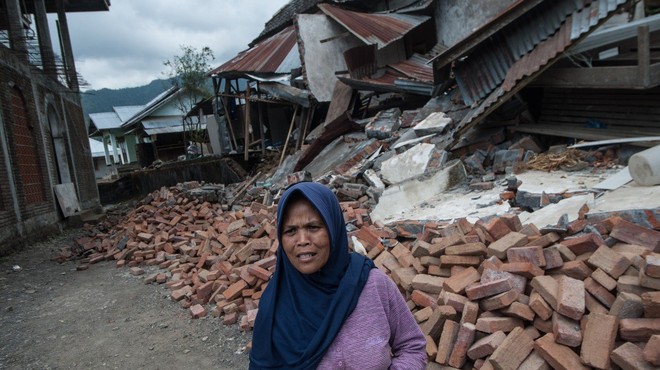 Po enem tednu je priljubljeni indonezijski otok Lombok stresel nov, še močnejši potres (foto: profimedia)