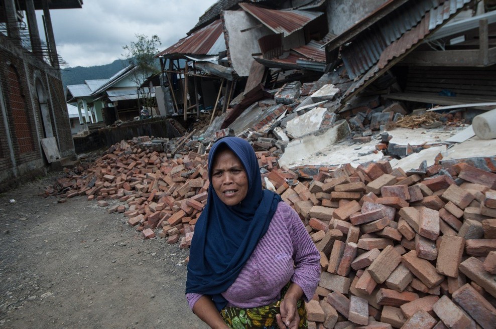 Po enem tednu je priljubljeni indonezijski otok Lombok stresel nov, še močnejši potres (foto: profimedia)