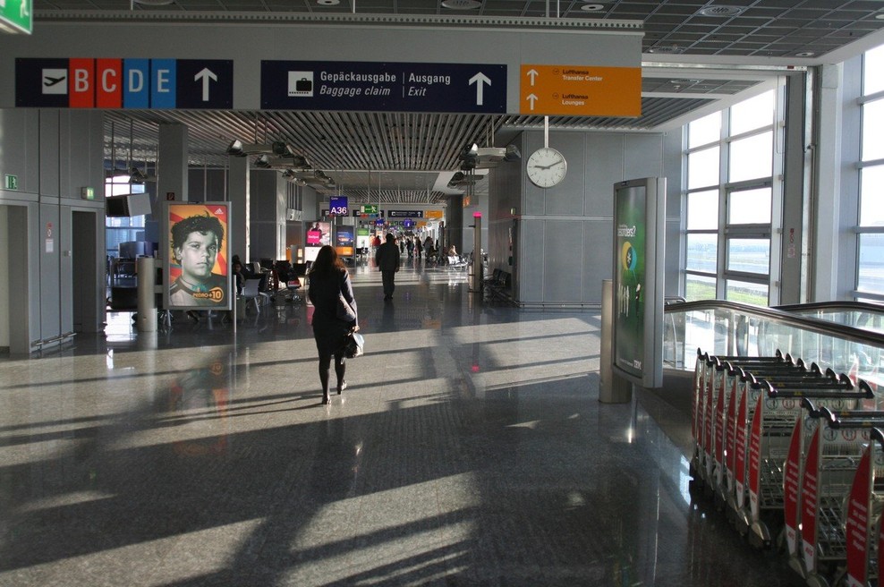Del frankfurtskega letališča po evakuaciji znova odprt (foto: Profimedia)