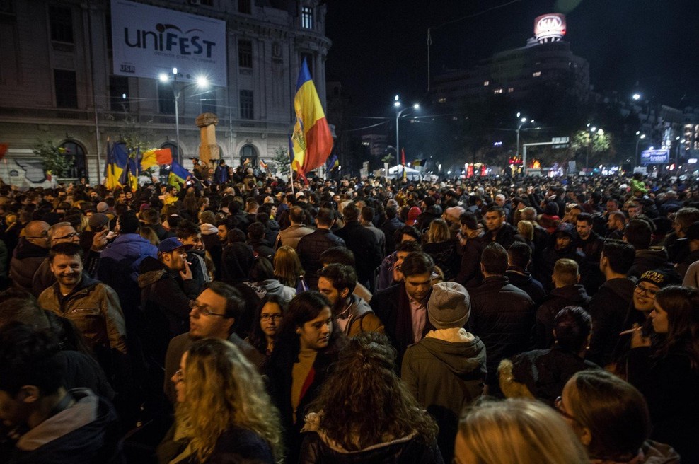 Policija neusmiljena do protestnikov v Bukarešti, več kot 450 poškodovanih (foto: profimedia)