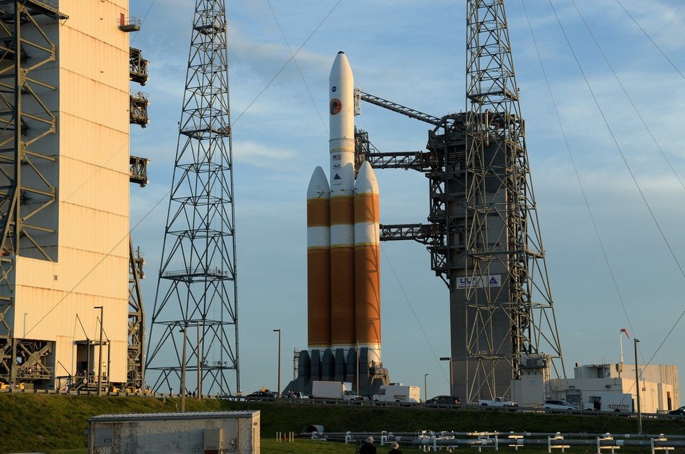Po zapletih so z zamudo v Cape Canaveralu le izstrelili sondo, ki naj bi vstopila v Sončevo korono (foto: profimedia)