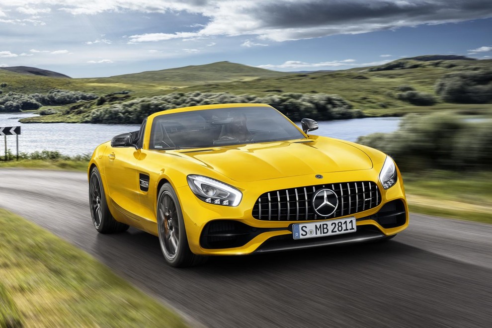 Mercedes-AMG GT S roadster - krasna trikraka zvezda