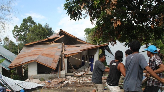 Sveže številke: potres na indonezijskem otoku Lombok je terjal več kot 400 življenj (foto: profimedia)
