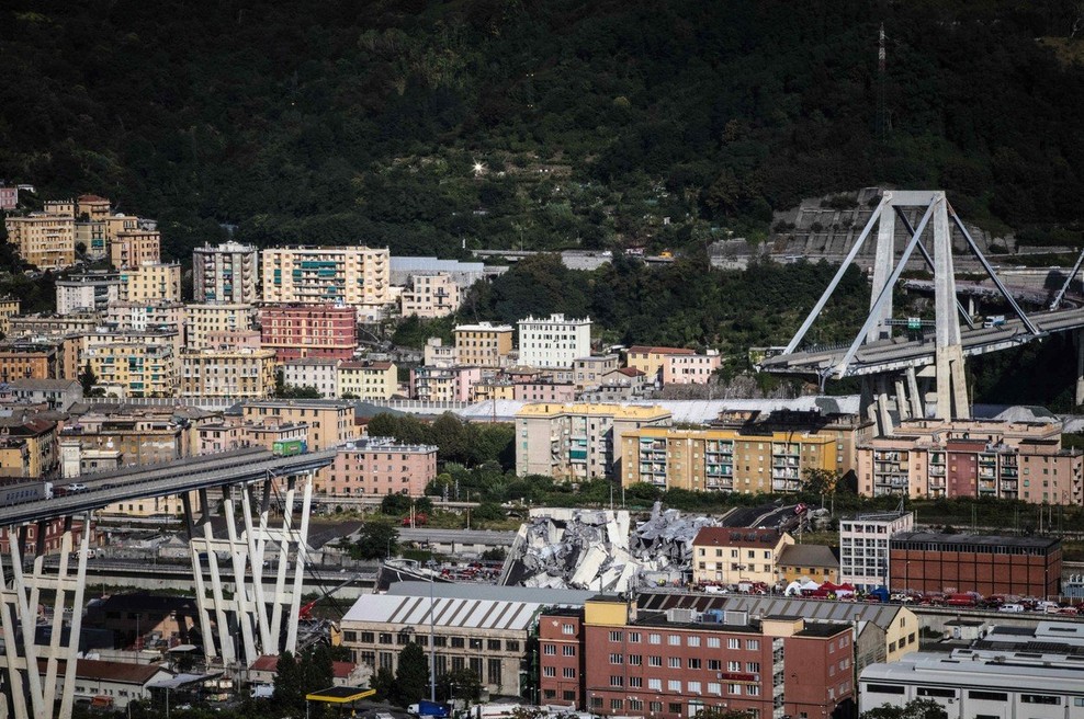 Zrušeni avtocestni viadukt v Genovi je uradno terjal 43 življenj (foto: profimedia)