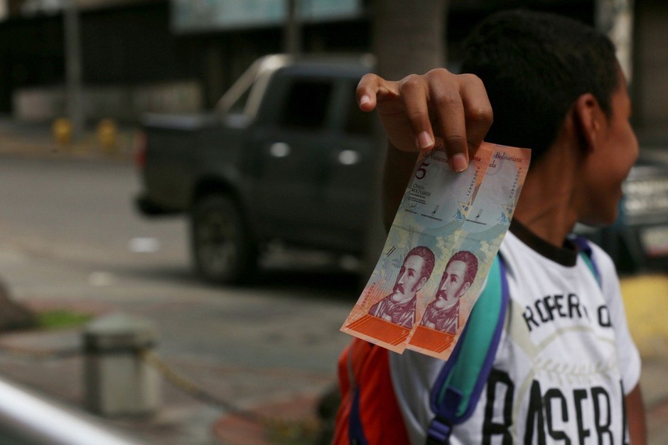 V Venezueli nad hiperinflacijo z novimi bankovci in ponovnim dvigom minimalne plače (foto: profimedia)
