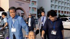 Severna Koreja: Po 70 letih le 12 ur za ponovno snidenje ločenih družin!