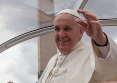 Papežev obisk na Irskem je dodatno razburkalo pismo nekdanjega vatikanskega veleposlanika v ZDA