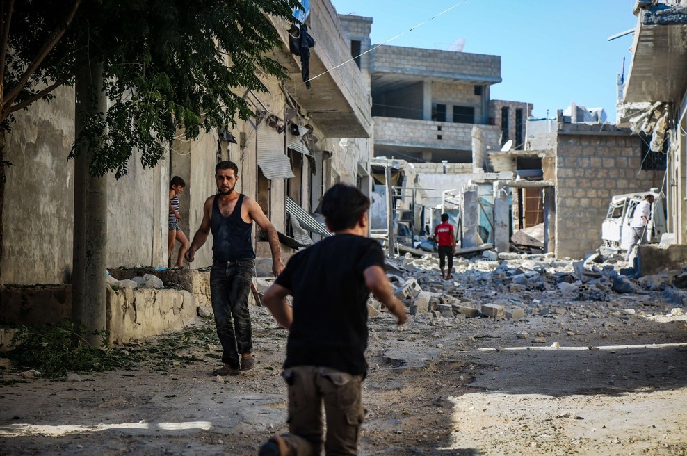 Idlib tarča silovitih sirskih in ruskih letalskih napadov, v nekaj urah okoli 90 napadov (foto: Profimedia)